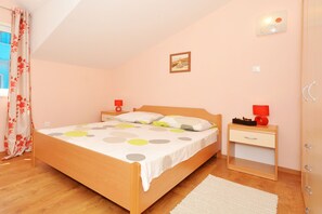 2 bedrooms, free WiFi, bed sheets