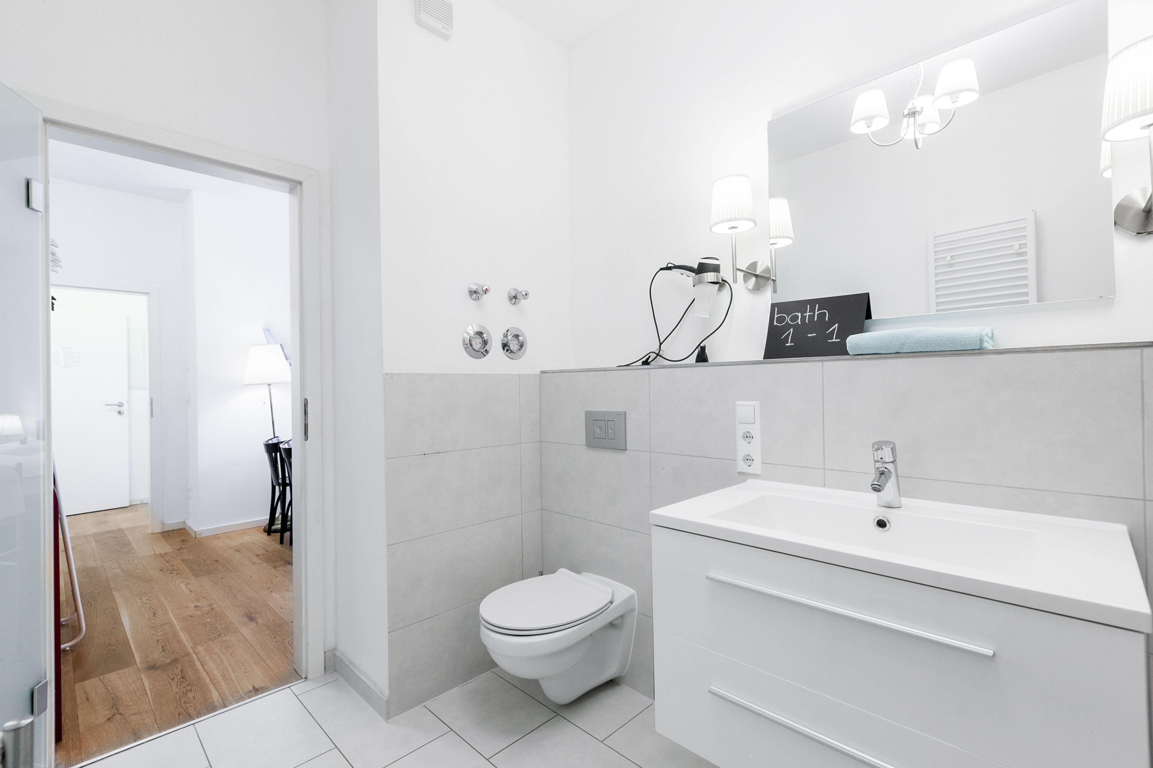 Combined shower/bathtub, hair dryer, towels, soap