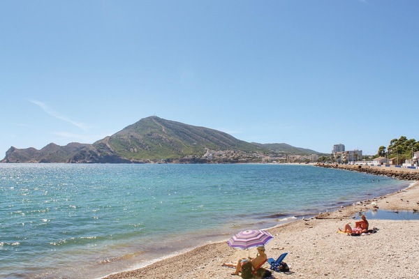 Ubicación cercana a la playa y pesca