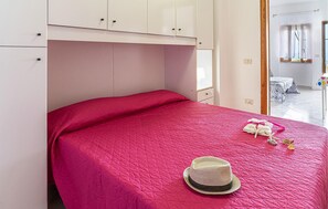 1 bedroom, travel cot, free WiFi, bed sheets