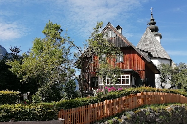 Hausansicht (im Hintergrund Kirche St.Leonhard)