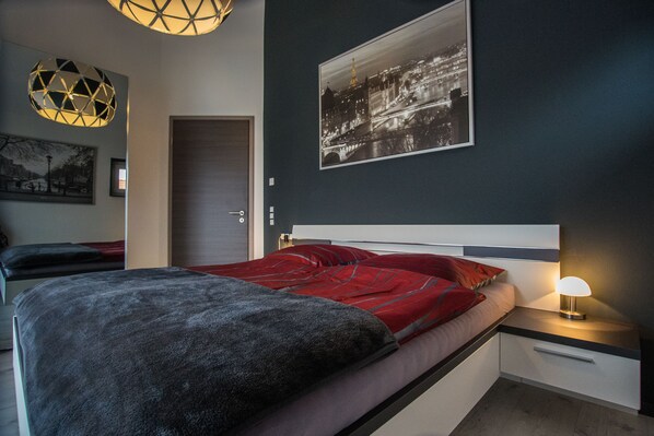 3 bedrooms, desk, iron/ironing board, free WiFi