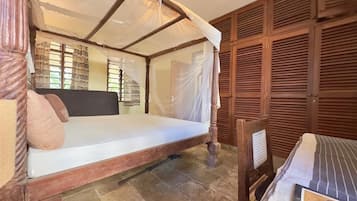 3 bedrooms, WiFi, bed sheets, wheelchair access
