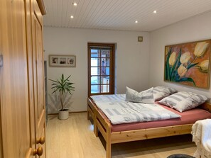 2 slaapkamers, een bureau, wifi, beddengoed