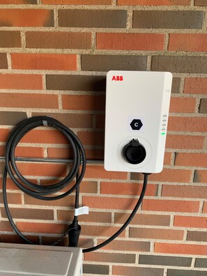 Unclassified image, 5 of 23, button