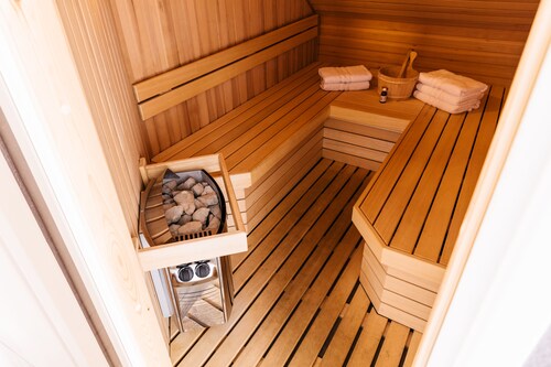 Remontoitu loma-asunto omalla laiturilla, sauna, internet 