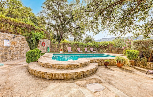 Acogedora casa en Algatocin con cocina.