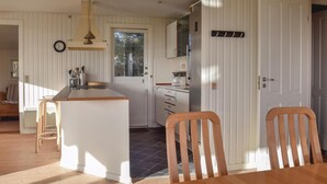 Kaffetrakter/tekoker, kjøleskap, kokeplater og oppvaskmaskin