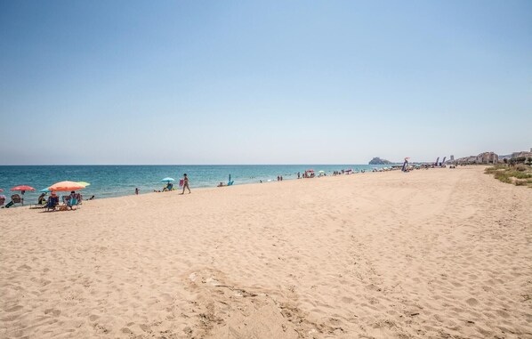 Playa en los alrededores y pesca 