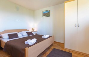 2 bedrooms, free WiFi, bed sheets - Beautiful home in Vid (Vid)