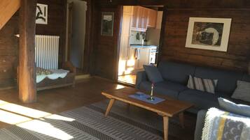 2 makuuhuonetta, silitysrauta/-lauta, ilmainen Wi-Fi, vuodevaatteet