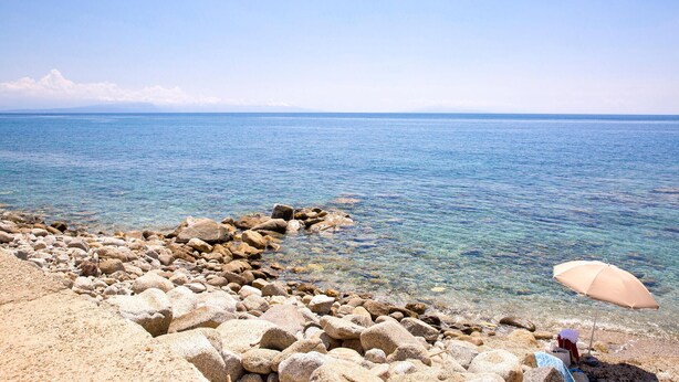 A rocky beach with clear water and a distant view of mountains. - 2 bedroom nice apartment in Joppolo VV (Joppolo VV)