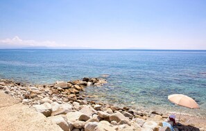 Playa en los alrededores y pesca 