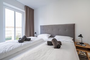 2 Schlafzimmer, Schreibtisch, Bügeleisen/Bügelbrett, Reisekinderbett