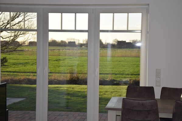 Dining - 2 apartments in a DHH with sauna and a view of the countryside near the dike (Nessmersiel)