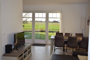 Interior - 2 apartments in a DHH with sauna and a view of the countryside near the dike (Nessmersiel)