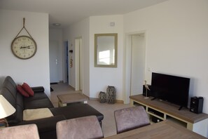 Tv, dvd-afspiller, bøger, videobibliotek