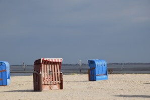 Beach nearby, sun loungers - 2 apartments in a DHH with sauna and a view of the countryside near the dike (Nessmersiel)