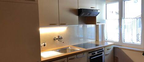 Refrigerador, horno, lavavajillas y periquera