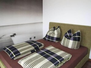 4 bedrooms, travel cot, WiFi, bed sheets