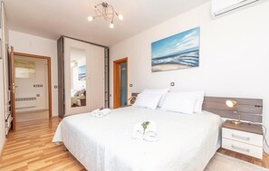 4 chambres, accès au Wi-Fi (inclus), literie fournie