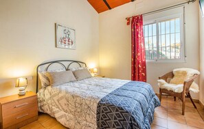 3 bedrooms, iron/ironing board, travel cot, free WiFi