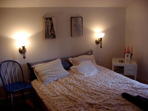 2 dormitorios, tabla de planchar con plancha, Internet y ropa de cama