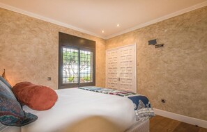 4 bedrooms, free WiFi, bed sheets