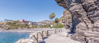 Amazing home in Almuñecar with house sea view