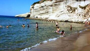 Beach nearby, sun-loungers, beach towels