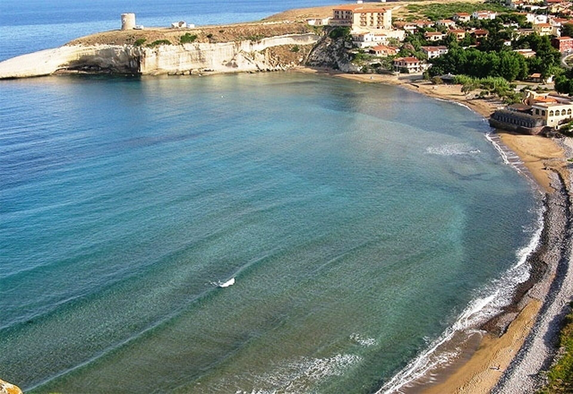靠近海滩、沙滩椅、沙滩毛巾