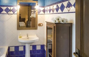 Bathtub