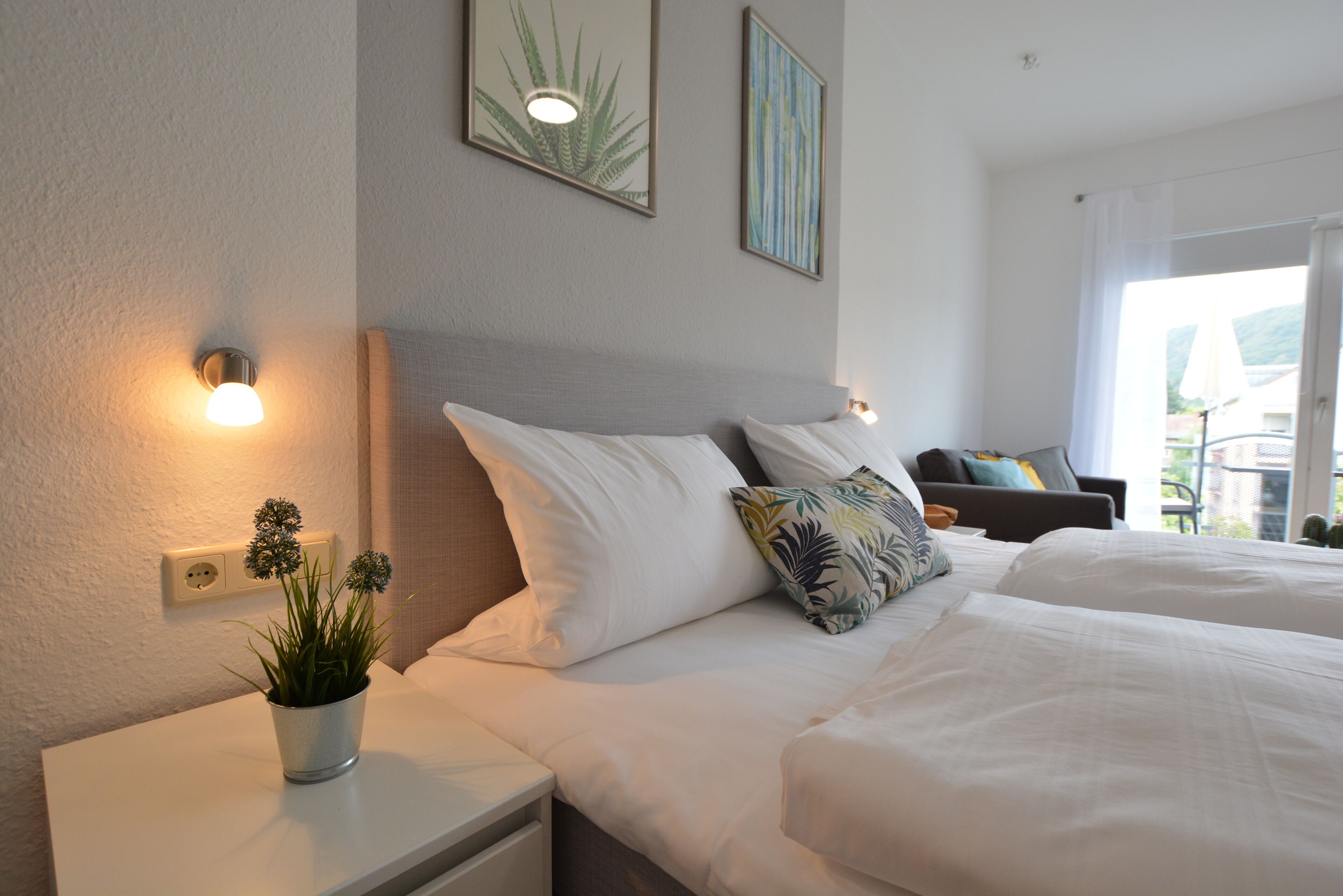 Modern 1-room apartment in the spa area - balcony, Wi-Fi, TV, near the city center