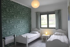 2 عدّة غرف نوم وسرير سفر وواي فاي مجانًا وملاءات أسرّة