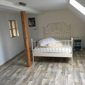 3 bedrooms, WiFi, bed sheets