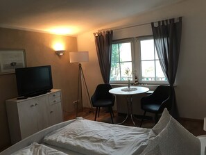 1 sovrum, internet och sängkläder