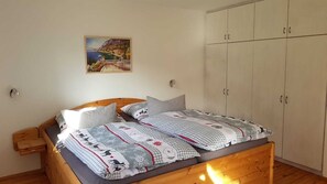1 bedroom, WiFi, bed sheets
