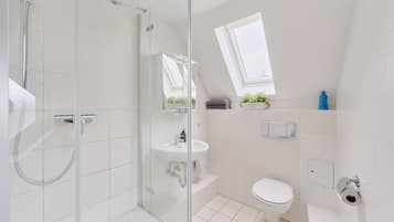 Dusj, hårføner og toalettpapir