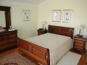 3 chambres, fer et planche à repasser, Wi-Fi, draps fournis