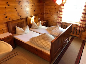 3 bedrooms, travel cot, WiFi, bed sheets