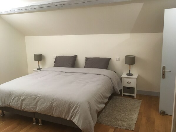 2 bedrooms, iron/ironing board, WiFi, bed sheets