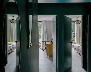 7 chambres, coffres-forts dans les chambres, fer et planche à repasser