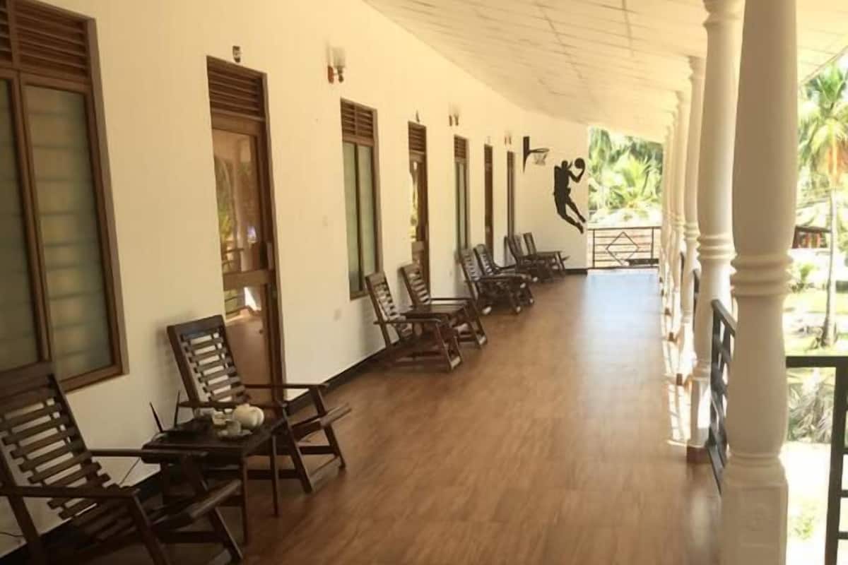 Kamar Quadruple Eksklusif, Beberapa Tempat Tidur, Bebas Asap Rokok, pemandangan kebun | Dilengkapi dengan perabotan berbeda-beda dan meja kerja