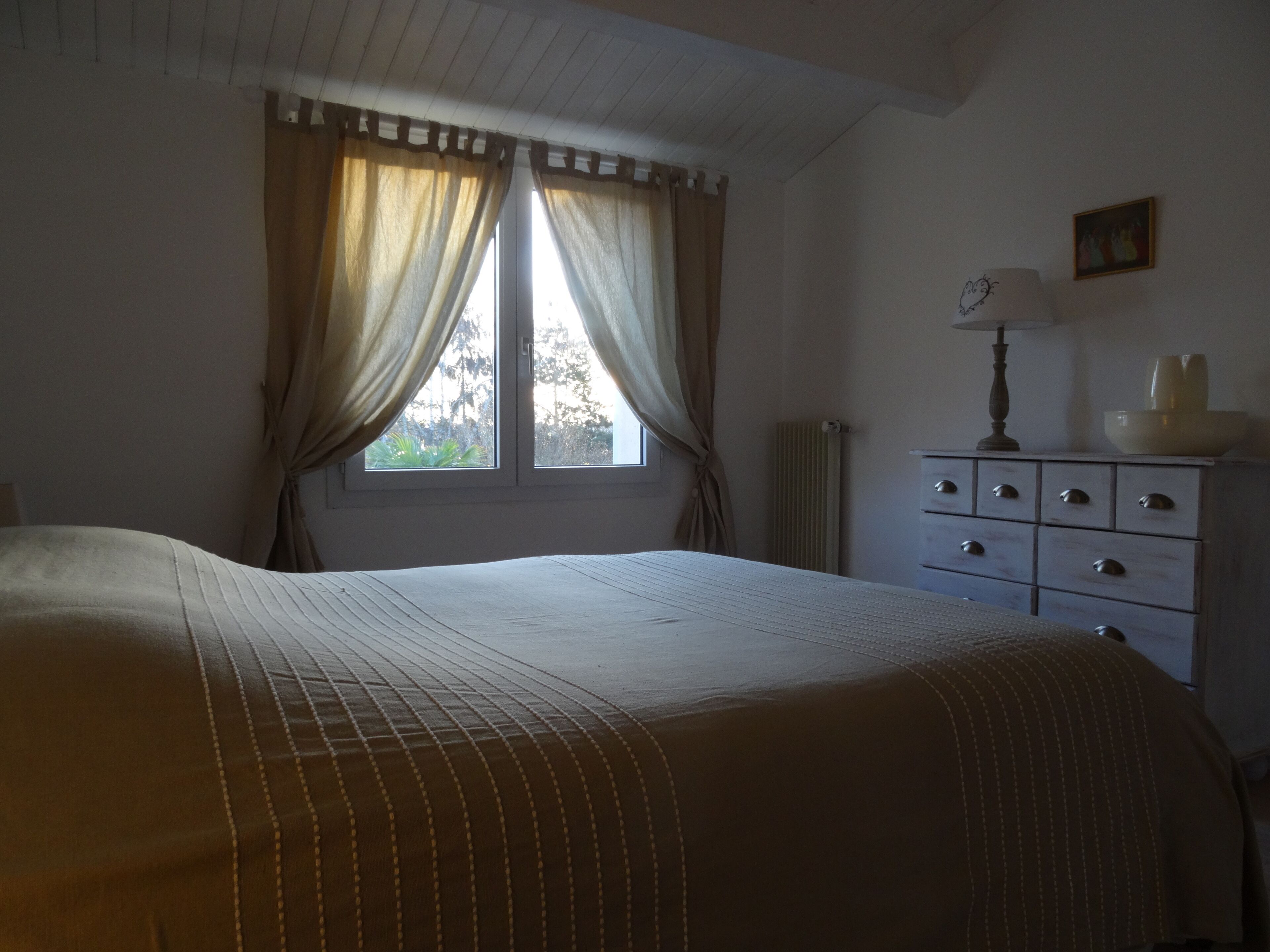 Guest house near downtown La Rochelle with heated pool