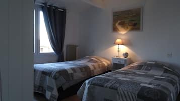 2 bedrooms, iron/ironing board, free WiFi