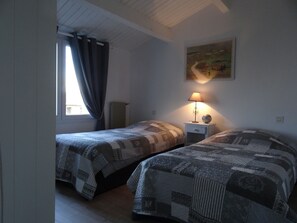 2 bedrooms, iron/ironing board, free WiFi