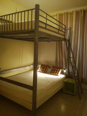 2 bedrooms, iron/ironing board, WiFi (free) - Centre Cauterets, appartement 72m2 pr 7 personnes (Cauterets)