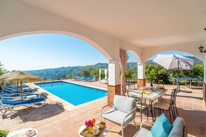 A heated pool - Beautiful Villa Botin, 9 Pers, Heated pool, Wifi, BBQ,Petfriendly, magnific view (Comares)