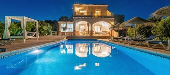  VILLA BOTIN, 9Pers, PRACHTIG UITZICHT OP BERGEN EN ZEE,VERWARMD PRIVÉ ZWEMBAD.