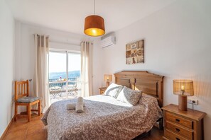 4 عدّة غرف نوم ومكواة/لوح كي وواي فاي مجانًا وملاءات أسرّة